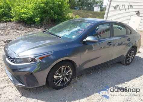 2024 Kia Forte Lxs z USA, uszkodzony, nr VIN 3KPF24AD0RE825618